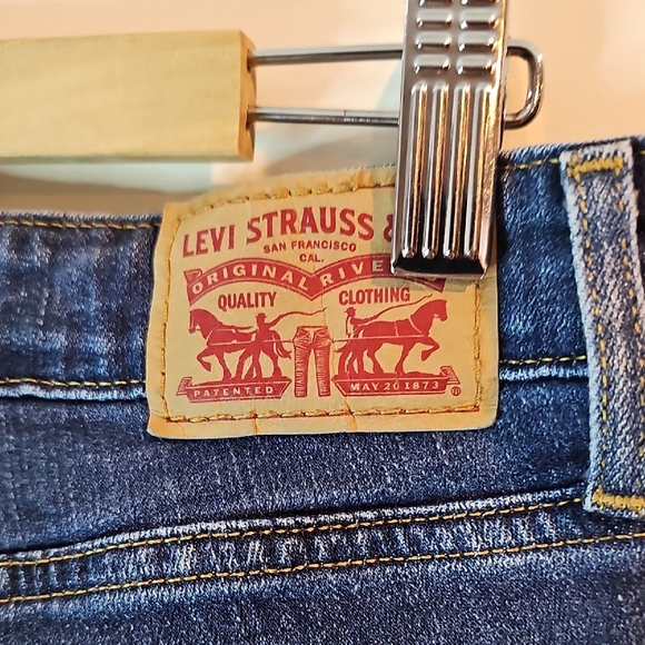 Levi's 711 Blue 31x26 Cropped Ankle Jeans with Tapered Fit - Picture 4 of 13